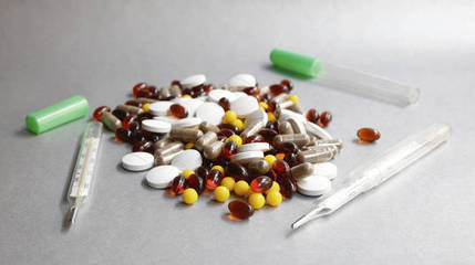 片劑、膠囊與栓劑 常見口服與局部給藥方式的比較